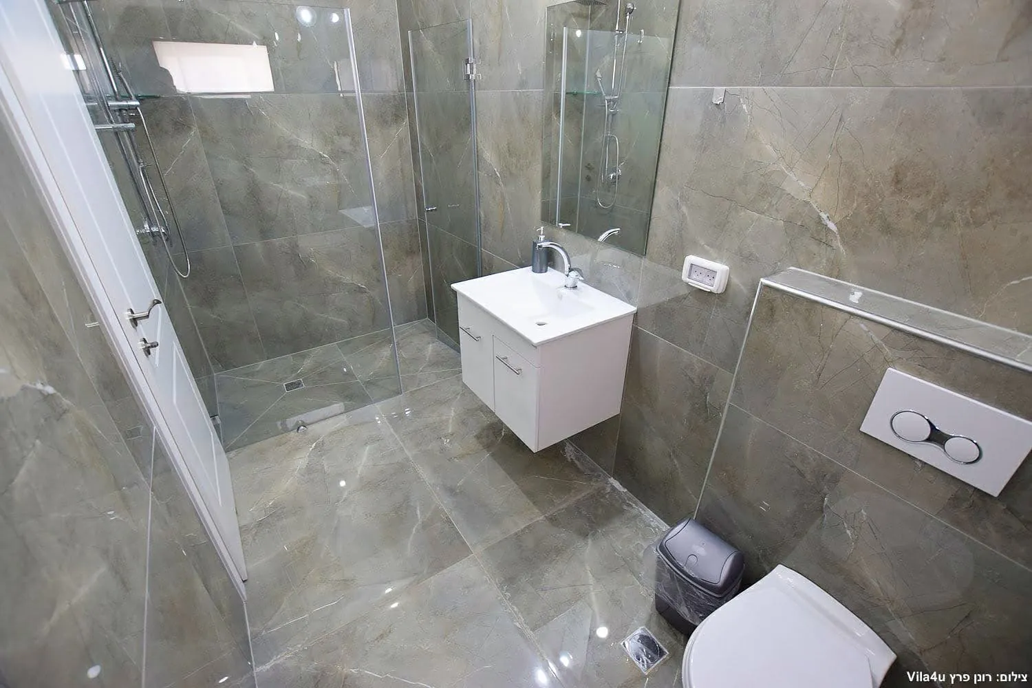 Kinneret House – חדרי רחצה